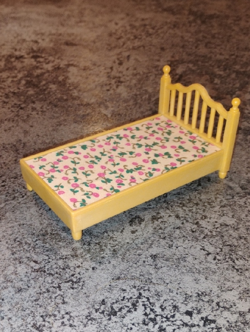 Calico Critters Red Roof Country Home Cottage Bed Replacement Part - Picture 2 of 4
